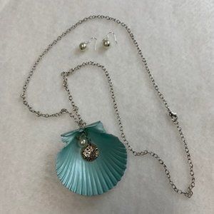 Scallop Shell Necklace with Pearl Earrings